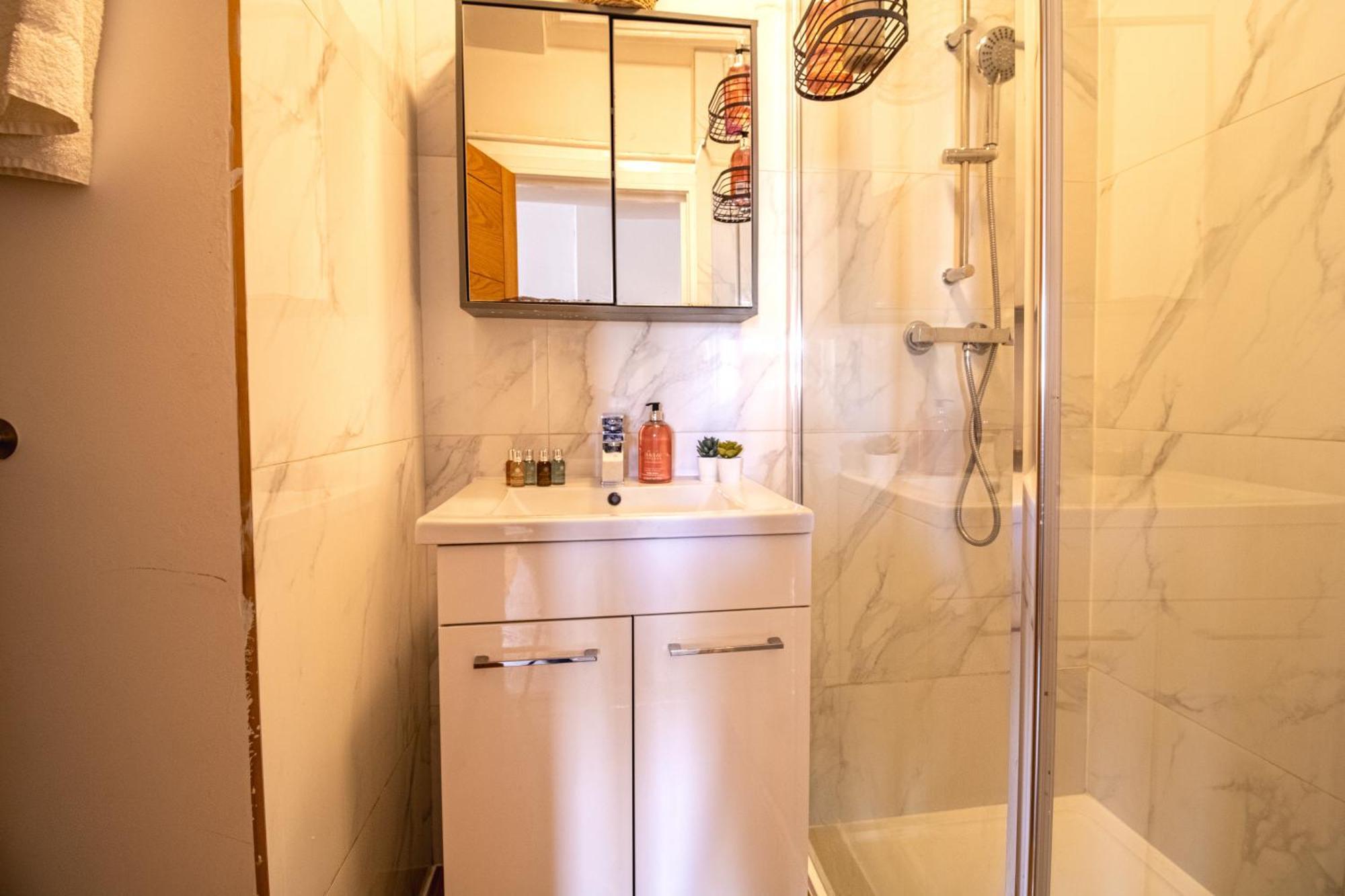 Spacious Studio Apartment On Oxford Street 9Gc London Exterior photo