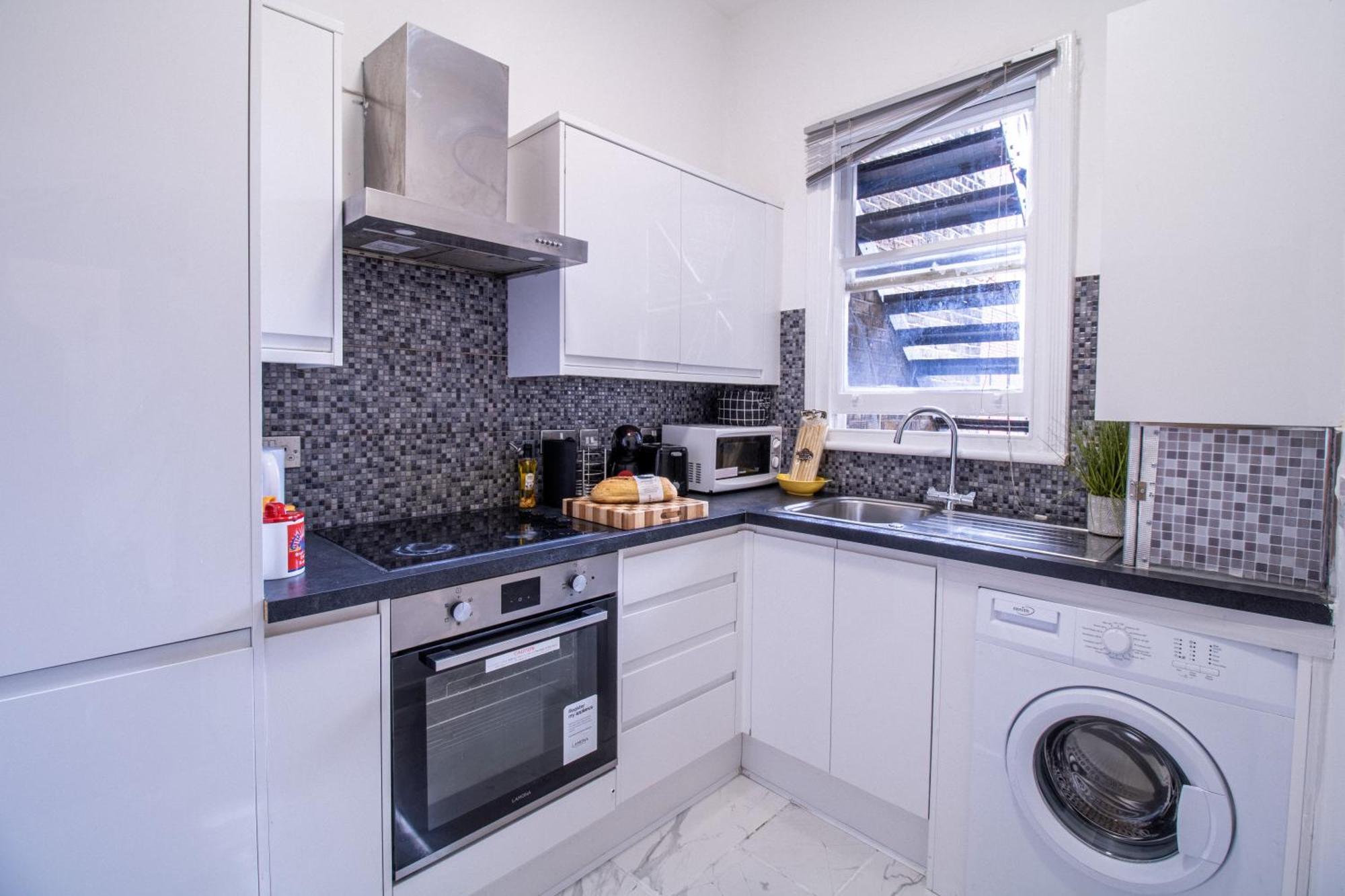 Spacious Studio Apartment On Oxford Street 9Gc London Exterior photo