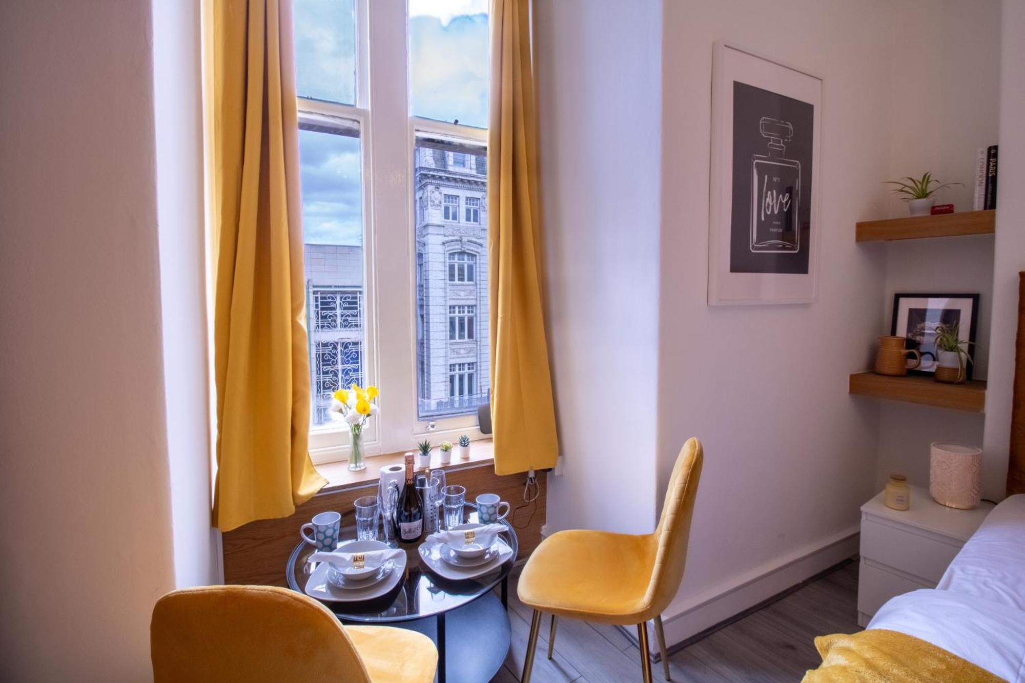 Spacious Studio Apartment On Oxford Street 9Gc London Exterior photo